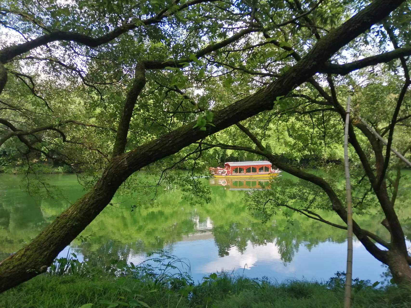 在稅務(wù)大廳開個人出租房屋發(fā)票，是在哪里的稅務(wù)大廳？需提供哪些資料？